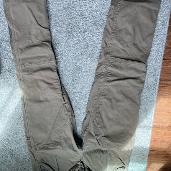 Good threads stretch CANVAS USED PANTS FOR $20 for both green and brown. - Picture 5 of 6